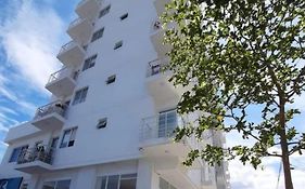 Apartment In Sanatamarta With Beach 20'